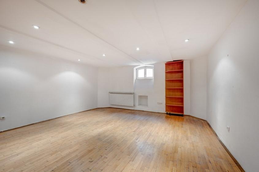 Vila cu arhitectura distincta, 7 camere, renovata, intr-o locatie exclusivista - 19