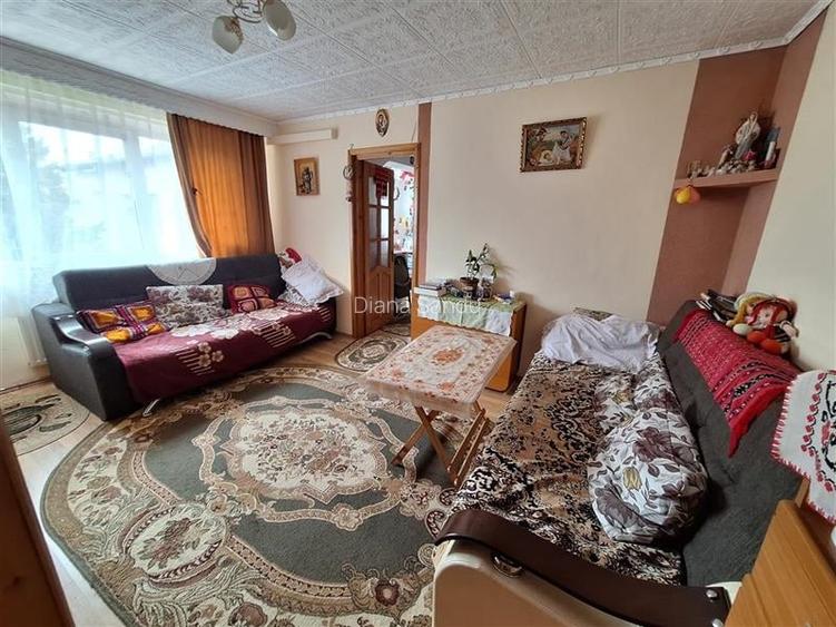 Apartament 2 amere semidecomandat , zona Narcisa