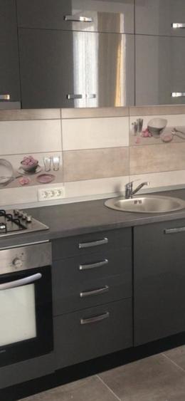 Gaesoniera moderna- Langa Coresi Mall- str 13 Decembrie - 4