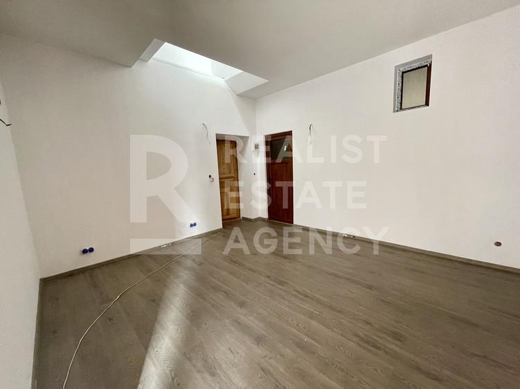 Vânzare, clădire impresionantă, 11 camere, 9 dormitoare, Păcurari - 4