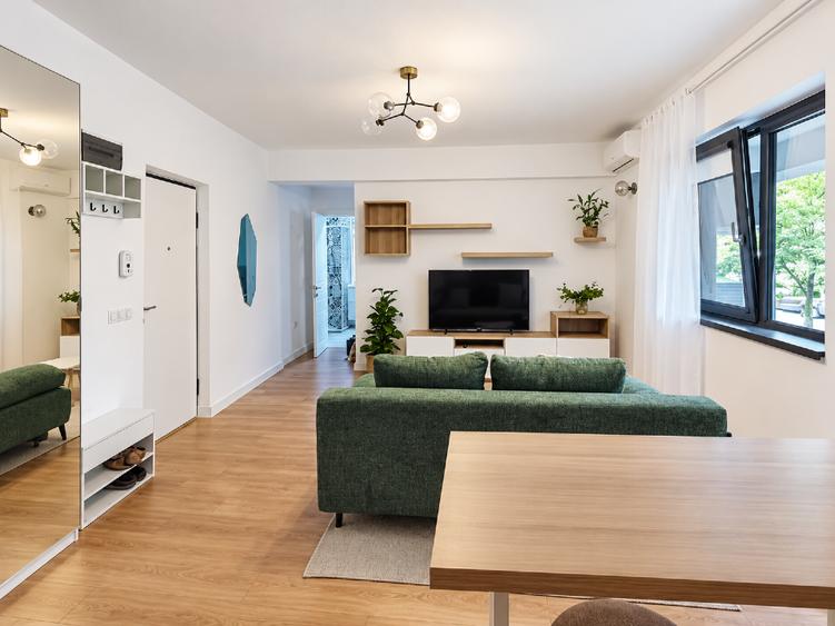 Apartament cu 2 camere semidecomandat, mobilat în Brâncoveanu