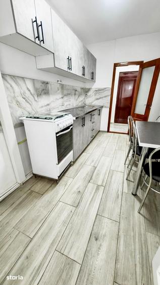 Apartament cu 2 camere decomandat în Micro 20