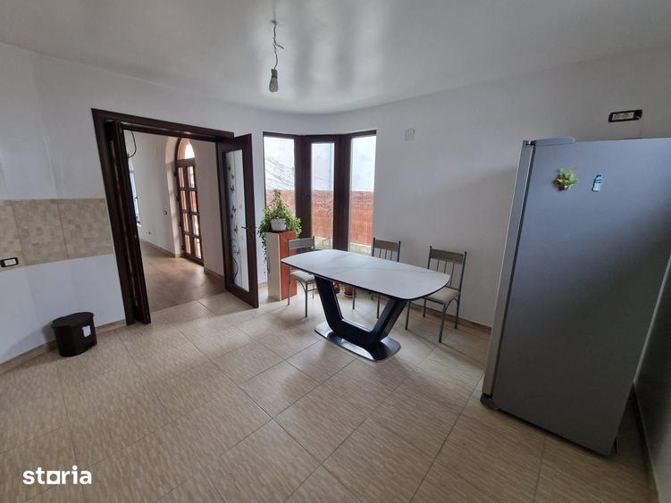 Casă cu 3 camere cu Teren 2722 Mp în Vidra