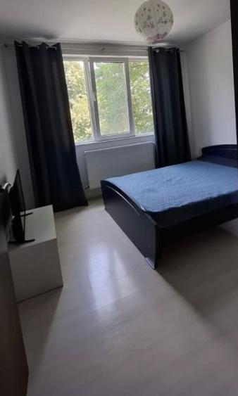 Apartament cu 3 camere, mobilat în Drumul Taberei