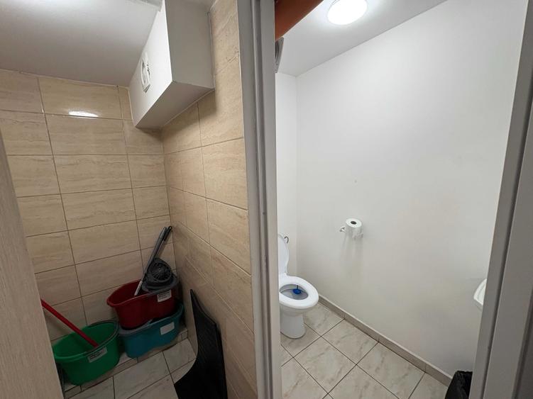 Spațiu comercial, de 300 mp, în Cug