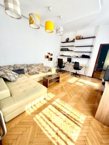 Apartament cu 2 camere semidecomandat, mobilat în Central — fotografia 3