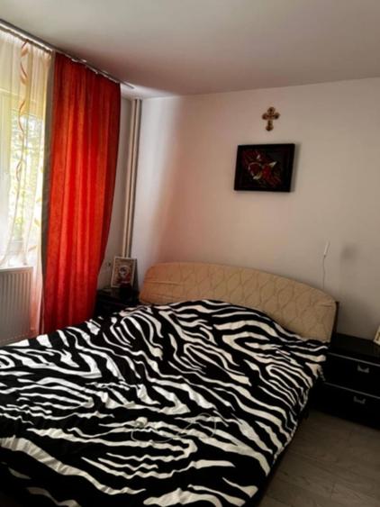 Apartament cu 2 camere semidecomandat în Podu Roș