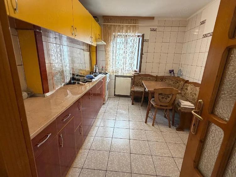 Apartament cu 4 camere decomandat în Burdujeni