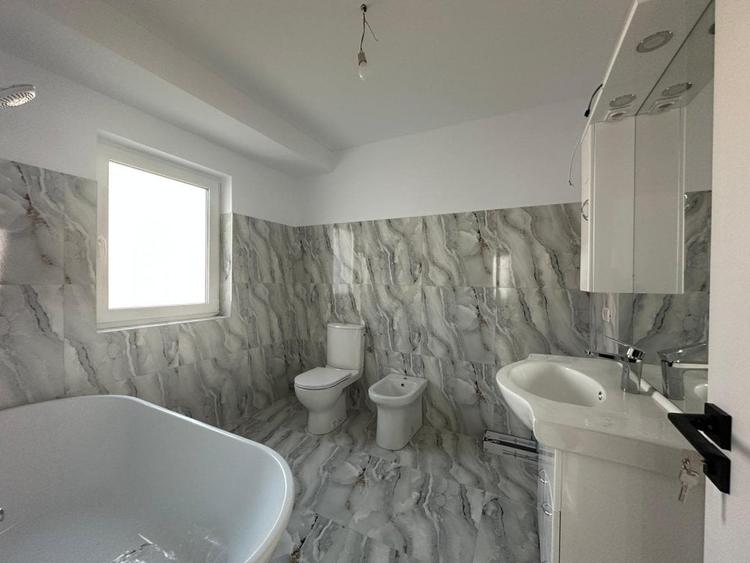 Duplex cu 5 camere cu Canalizare în Popas Păcurari