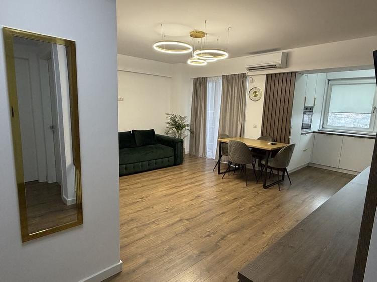 Apartament cu 3 camere decomandat în Central
