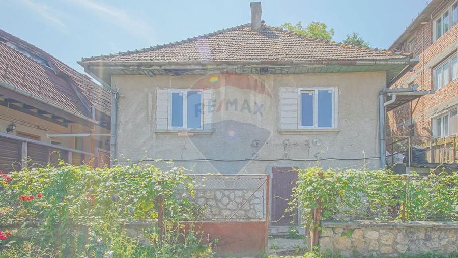 Casă cu 4 camere cu Teren 104 Mp în Centrul Civic