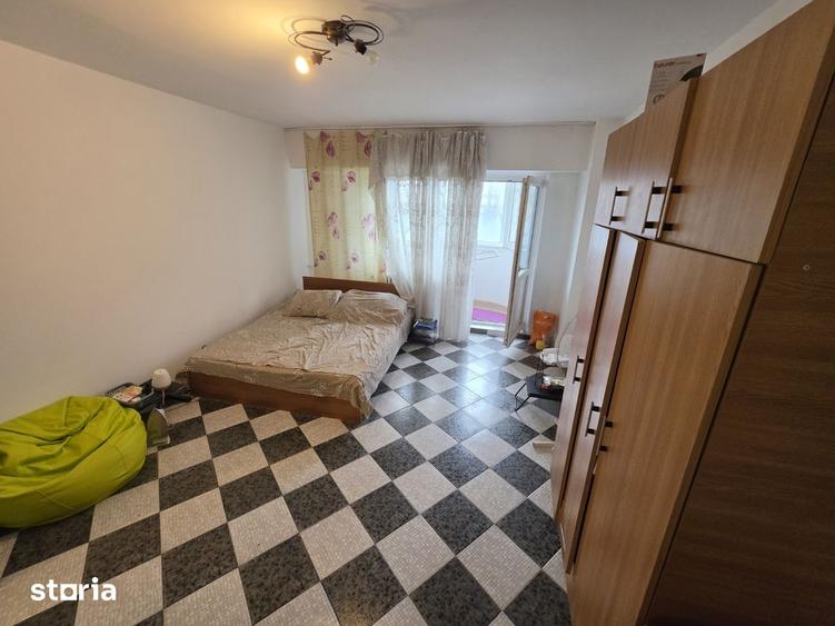 Garsonieră decomandată în Decebal