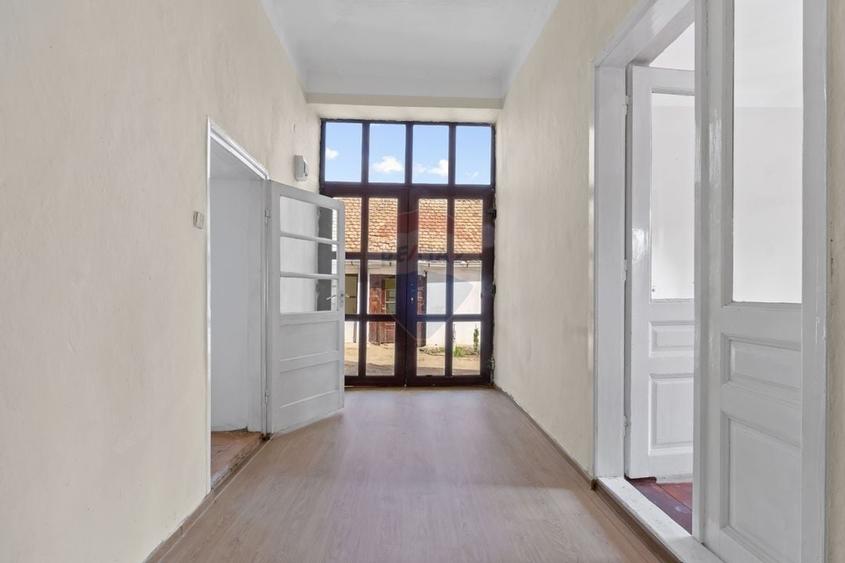 Casa renovata recent, zona centrala Pecica - 7