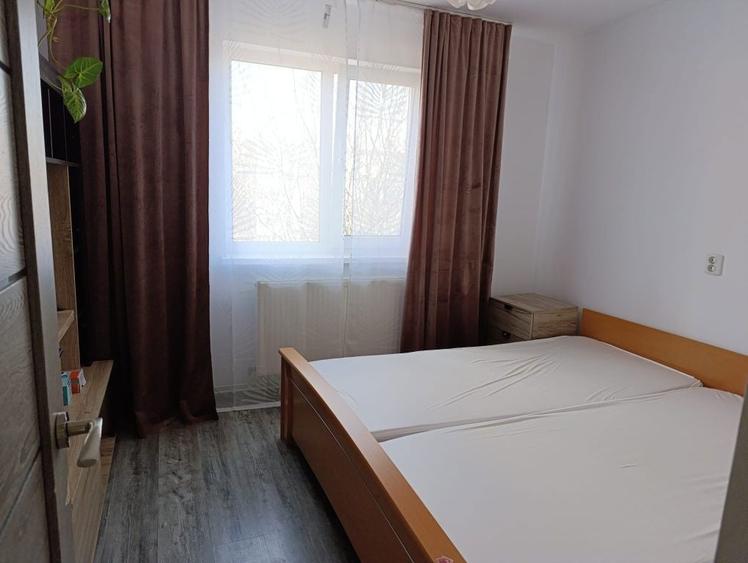 Inchiriez ap cu 3 cam, decomandat, Dambul Pietros - 3