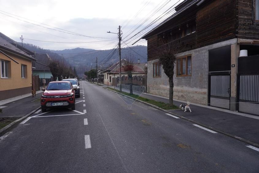 Casă cu 6 camere, DE VÂNZARE, str. Eroilor - 15