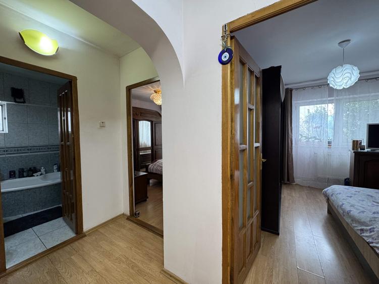 5 cam. etaj 1, 96 mp, decomandat, renovat, zona Zahana - 6