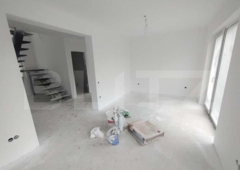 Casa 111 mp,pe 2 nivele cu 4 camere,570 mp teren,zona Valea - 2