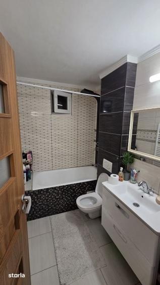 Apartament cu 3 camere decomandat în Micro 16