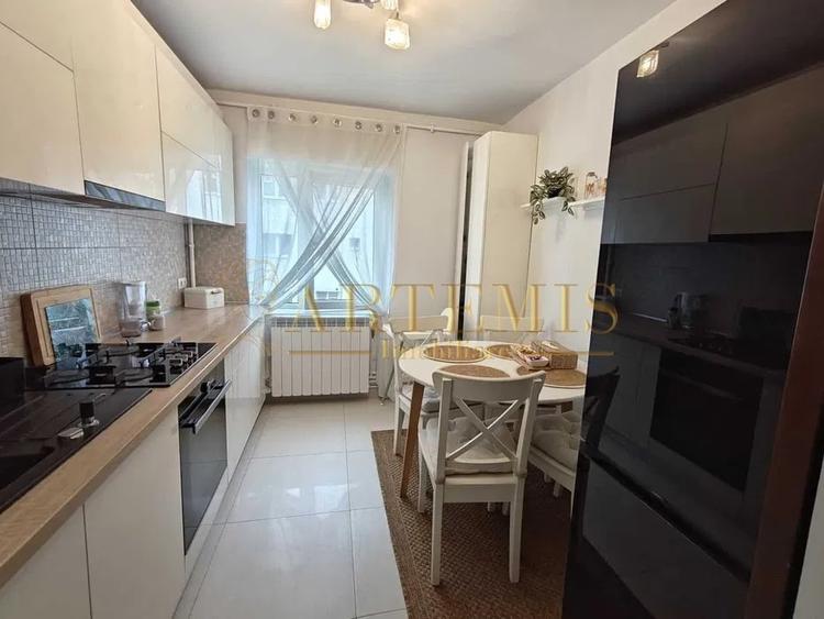 Apartament de 3 camere, decomandat, 64  mp., zona central - 2