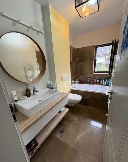 Apartament cu 3 camere *mobilat ?i utilat* - 300m de Hotel - 6