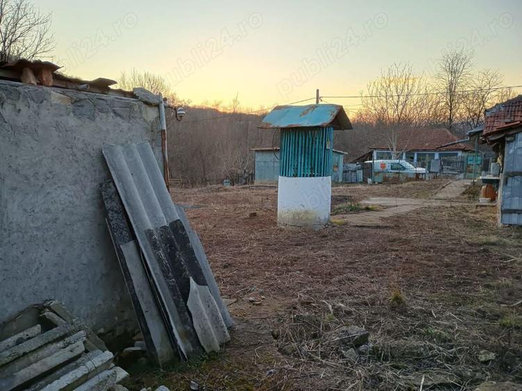 Casa batraneasca cu teren de vanzare - 2