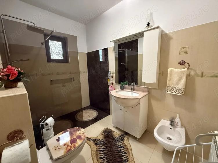 Vand casa vila D+P+M, cu piscina, in Arad, zona Gradiste - 3