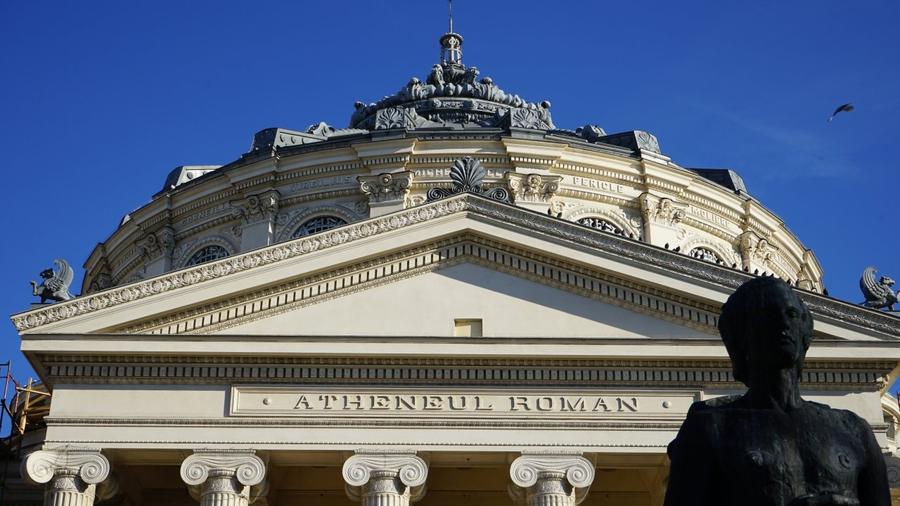 Garsoniera ultracentrala, mob., etaj 7, bloc solid, termoizolat, langa  Cismigiu - 24