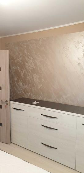 Apartament cu 3 camere decomandat în Poarta 6