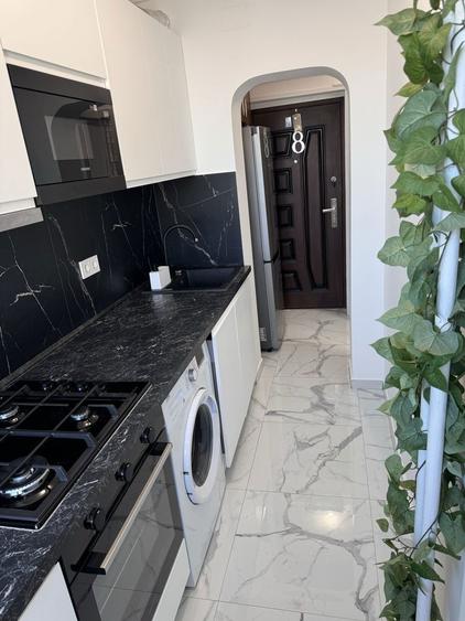 De inchiriat apartament 3 camere - 1