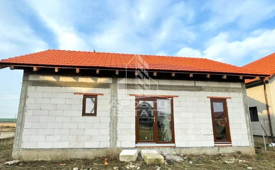 Casa, la rosu, de vanzare, in Cartierul Nou din Curtici, jud. Arad. - 3
