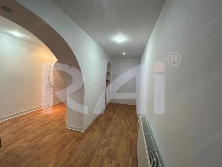 Vad comercial Pia?a Garii casa 3 camere + curte - 7