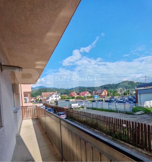 Apartament cu 3 camere, vedere superba spre Cetatea Rasnov si Muntii Bucegi