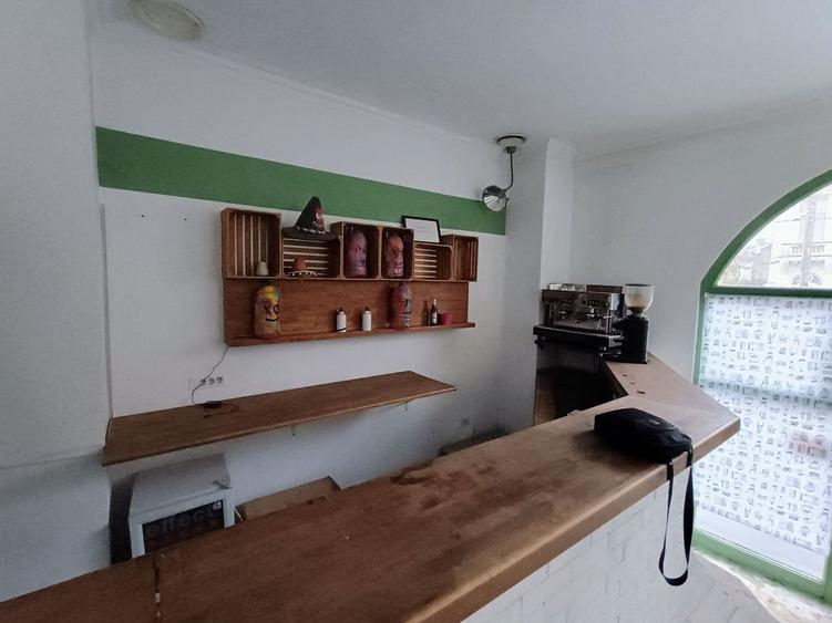 Dacia vila  utilata  pentr restaurant parter etaj curte  terasa 400`mp - 2