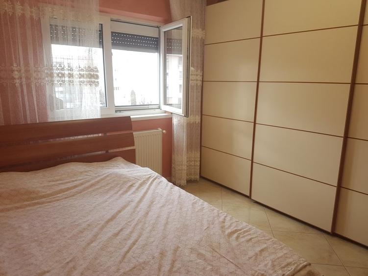 Apartament doua camere semidecomandat, etaj trei renovat bucatarie mare, mobilat - 1