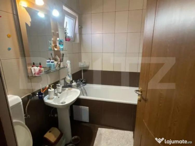 Casa cu 3 camere, 90 mp, 2 anexe gospodaresti si teren de 30 - 6
