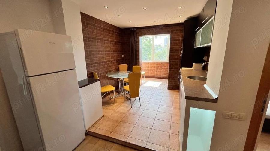 Apartament cu 3 camere semidecomandat în Păcii