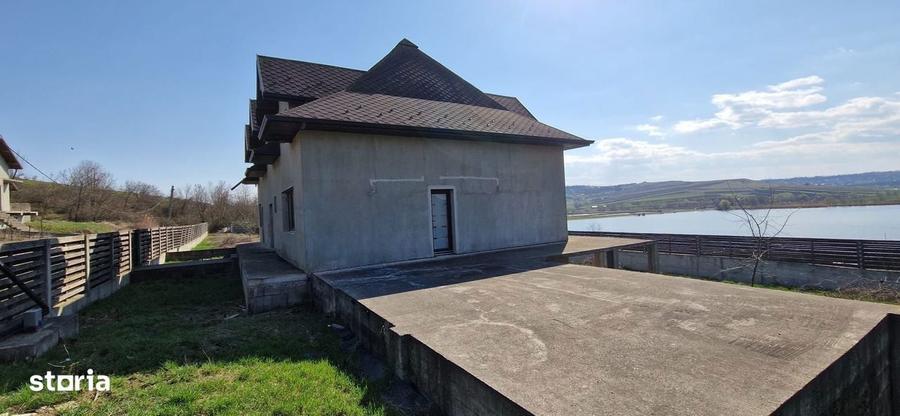 Vand vila la rosu cu teren 2700mp - 4