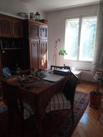 Apartament cu 3 camere semidecomandat în Floreasca