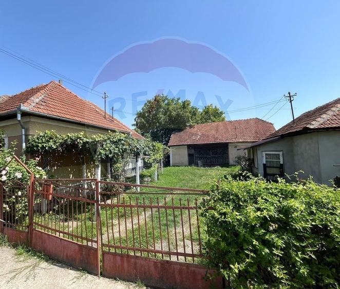 Casă de vânzare in Hideaga la drumul National - 1