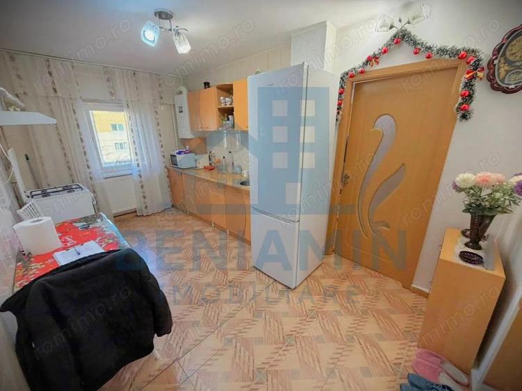 2 Camere-Etaj 3-Centrala termica-Mobilat-Utilat-Bloc 1982-Disponibil - 5