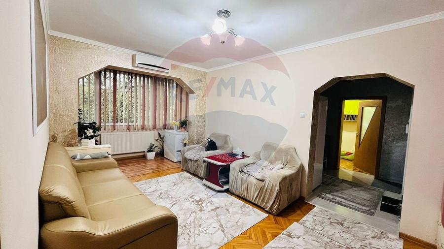 Apartament cu 3 camere de vânzare în zona Rogerius - 2