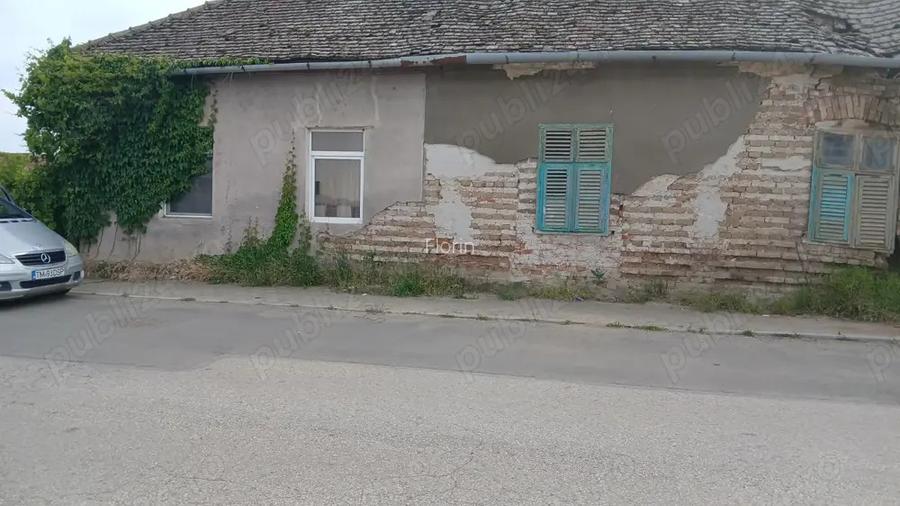 Vand urgent Apartament la casa Peciu Nou