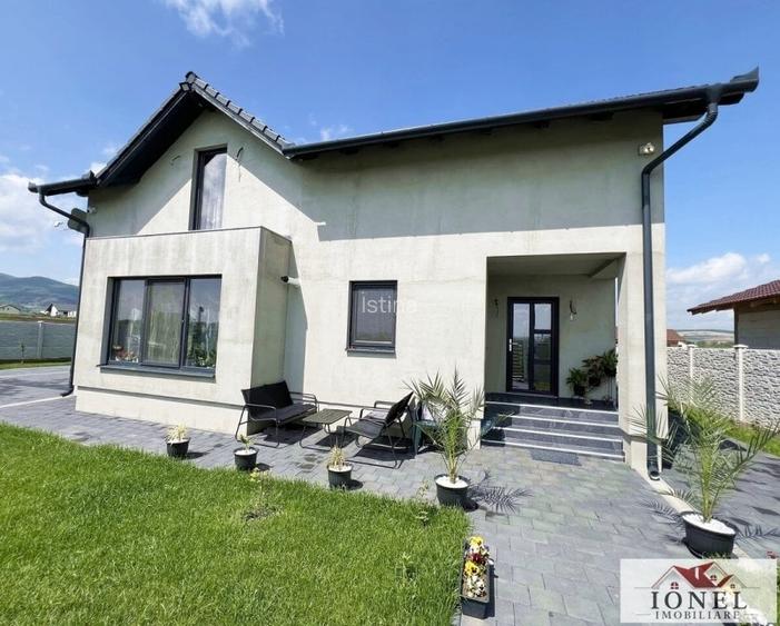 Casă individuală cu 4 camere în Est