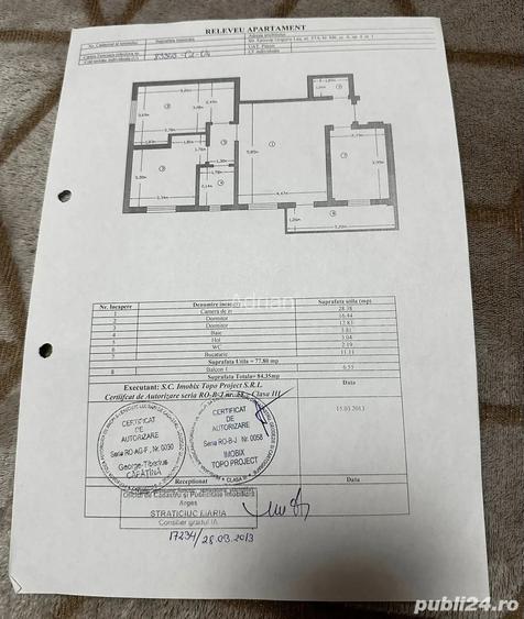 Vand aparatament 3 camere loc de parcare piscina