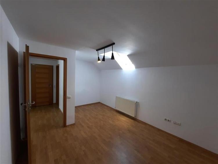 Casa cu 4 camere,105 mp, situata in cartierul Europa! - 10