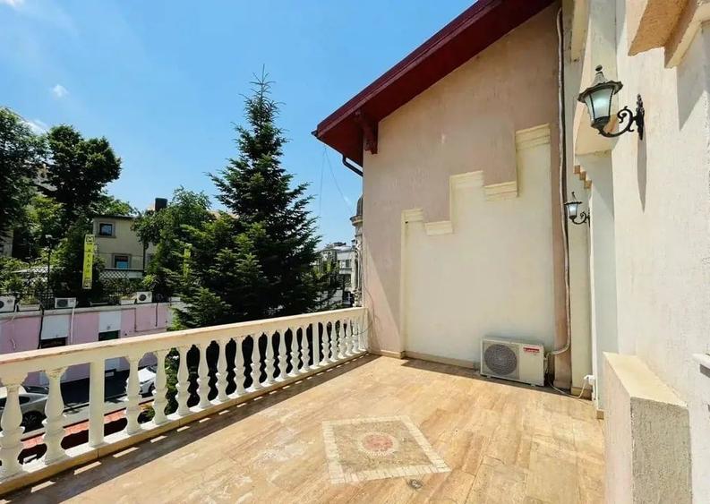 Bijuterie Arhitecturală: Refugiul tău de Lux cu Piscină în Inima Orașului - 8