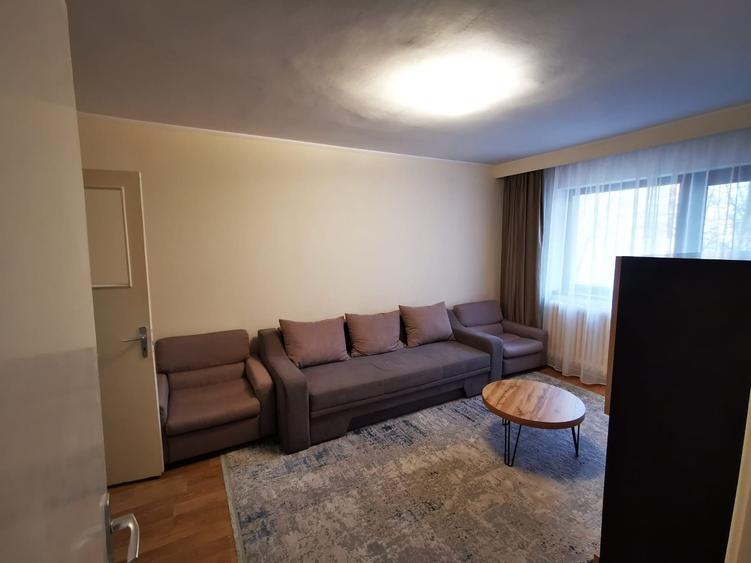 Apartament 2 camere, decomandat, etaj 1/4, zona Tatarasi - 1