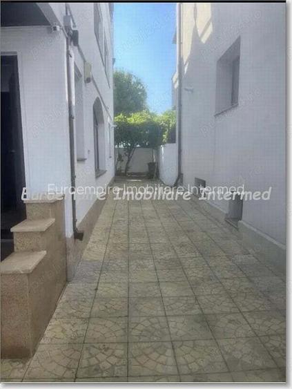 Vila de inchiriat zona FALEZA NORD