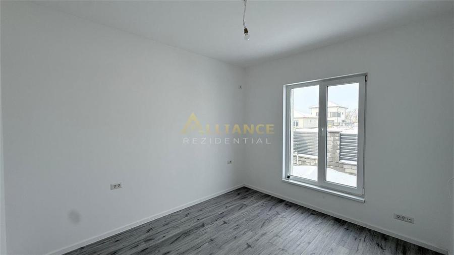 Casa Individuala - 3 camere - 2 bai - 371 mp teren - 11