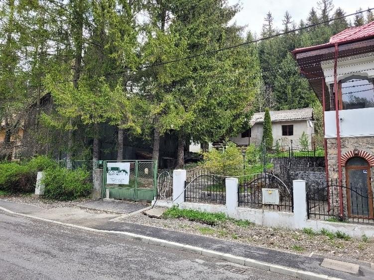 Casa si anexa de vanzare in Sinaia - 1